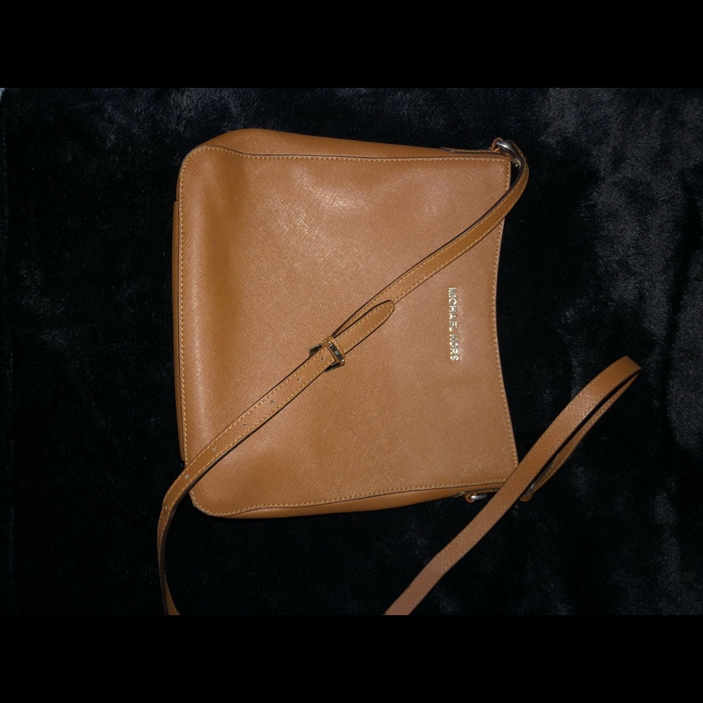 COPY - Michael Kors jet set travel brown crossbody